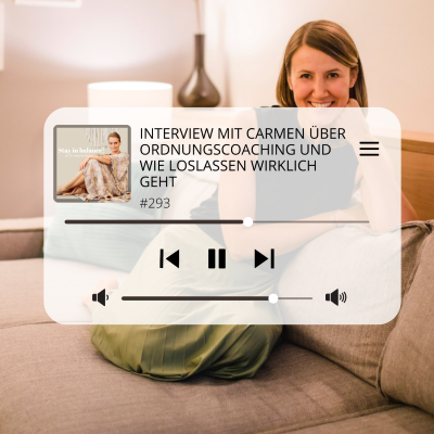 Coverbild vom Stay in Balance Podcast, im Hintergrund sitzt eine Frau auf einer Couch, im Vordergrund ist der Titel und das Logo des Podcasts